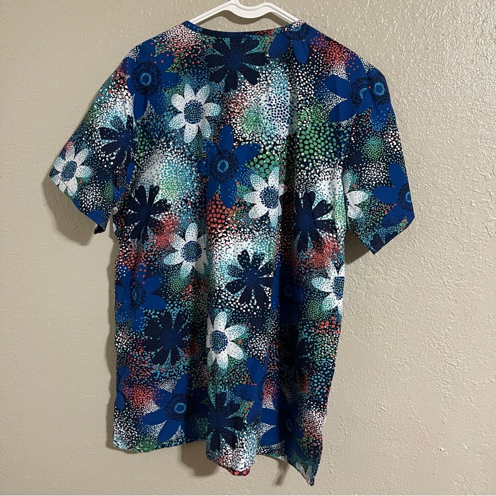 Butter-Soft Scrub Top Multicolor Patterned Fabric Flower Womens Large - Picture 3 of 4